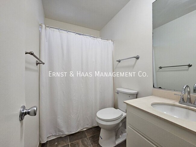 Building Photo - 282 Molino Ave