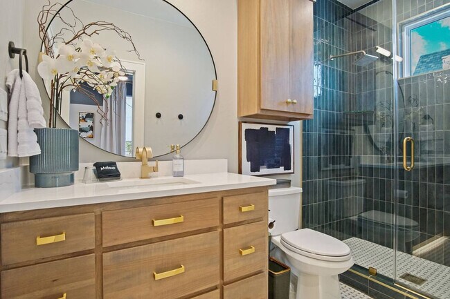 Building Photo - 225 W 1st St