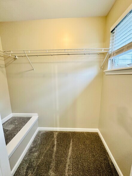 Building Photo - 102 Weist Pl