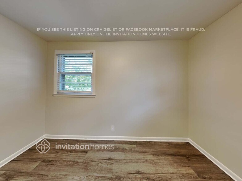 Building Photo - 562 Whispering Hills Dr