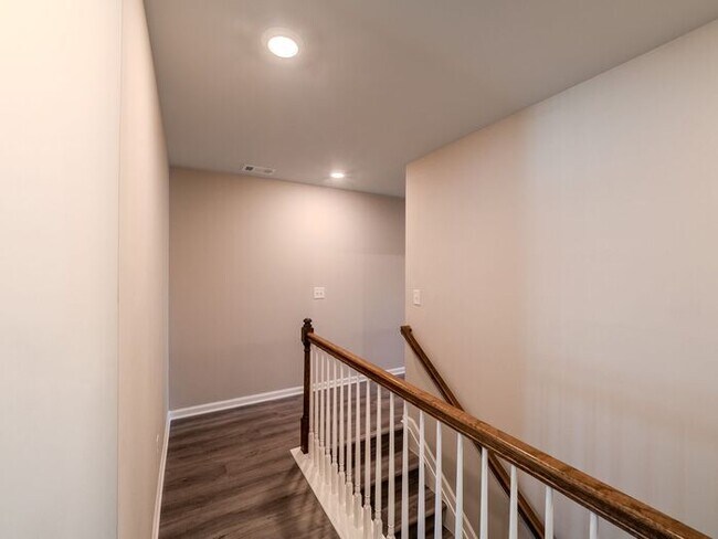 Building Photo - 213 Turner Ln