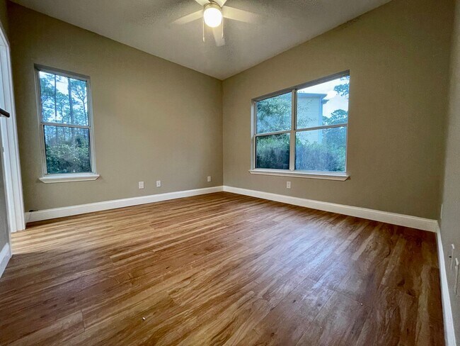 Building Photo - Fully Renovated 2B/2B condo located behind...