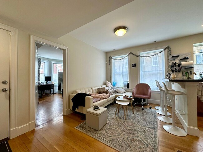 Building Photo - 842 Huntington Ave