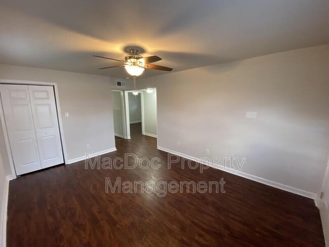 Building Photo - 1012 Julian Dr