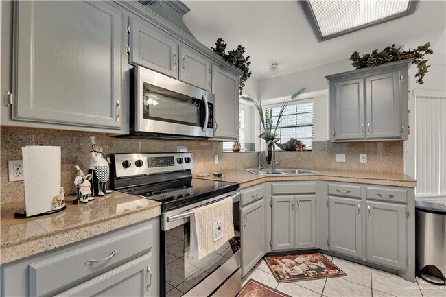 Building Photo - 4608 Ivy Ave W
