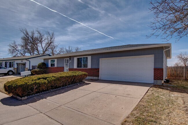 Building Photo - 5553 Crystal Way
