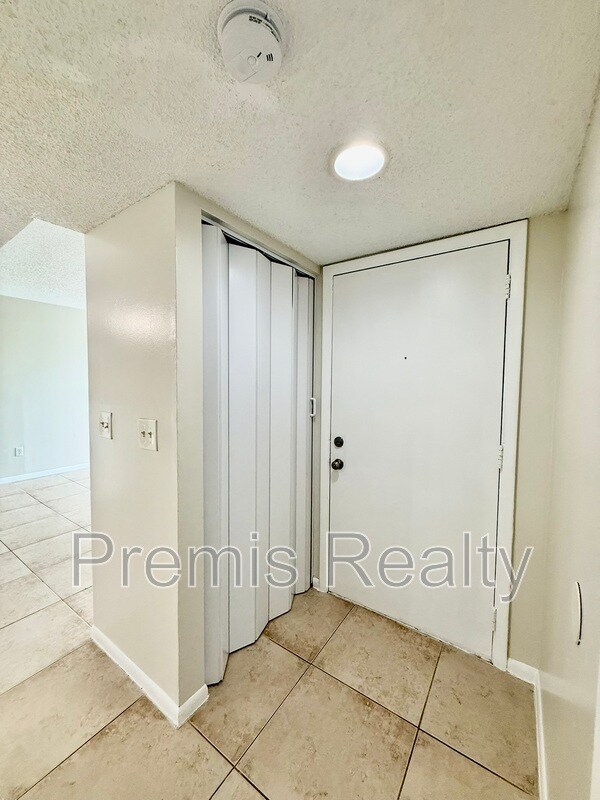 Building Photo - 455 Alt 19