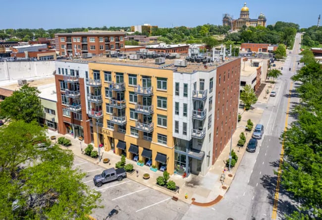 Building Photo - 309 E 5th St