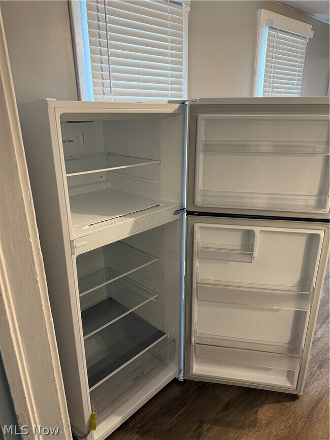 Building Photo - 3694 E 57th St