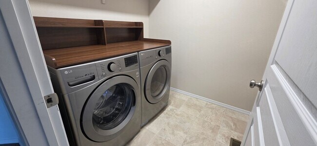 Building Photo - Stunningly Upgraded 4-Bedroom Home in Prime Kuna Location