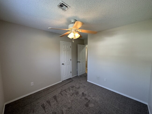 Building Photo - 1306 Cresent St