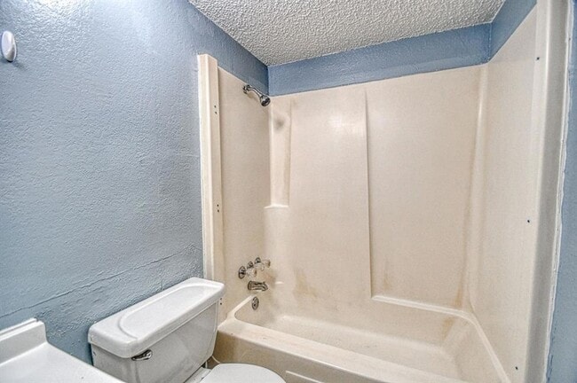 Building Photo - 2264 Donna Dr