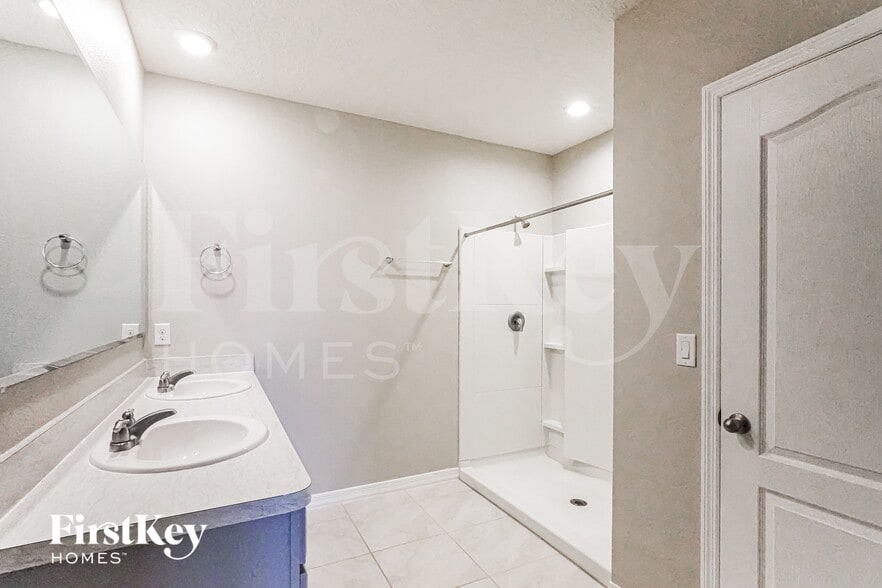 Building Photo - 1025 Preserve Dr