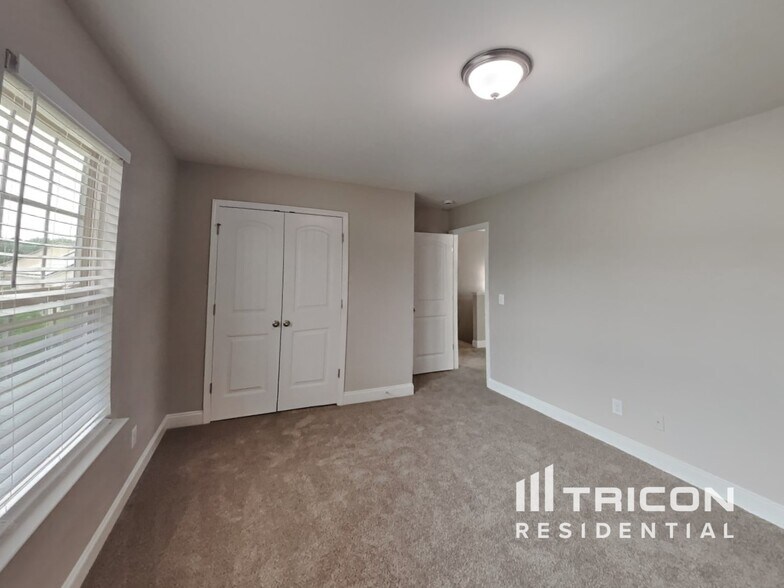 Building Photo - 1420 Sage Tree Dr