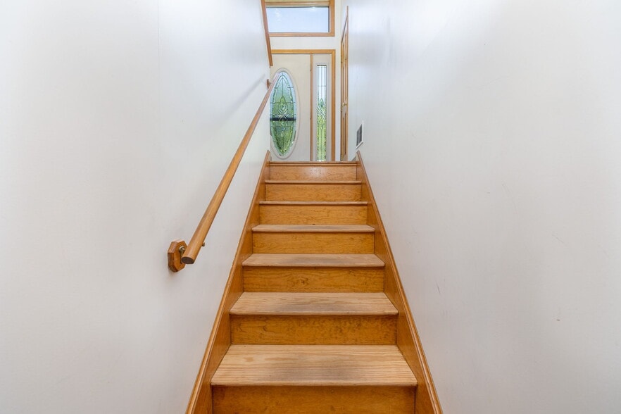 Building Photo - 84 Eastwood Dr