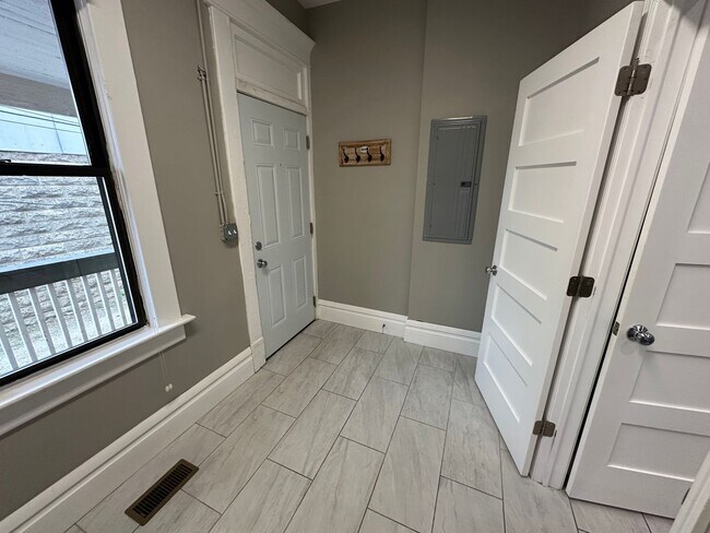 Building Photo - 1555 Hunter Ave