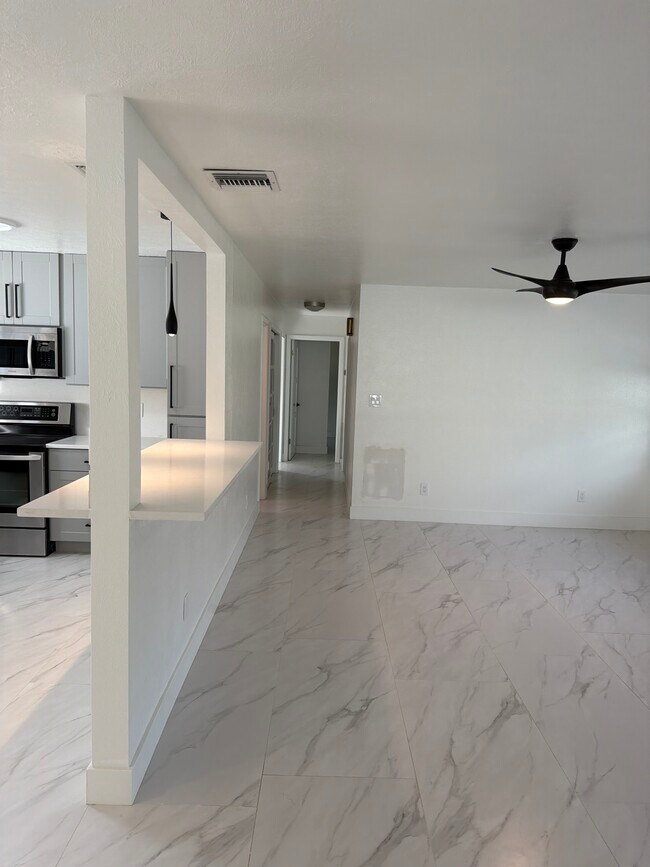 Building Photo - 1184 Milano Dr