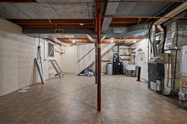 Building Photo - 3673 Pheasant Dr