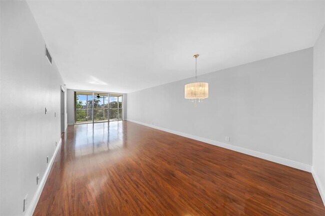 Building Photo - 3520 Oaks Way