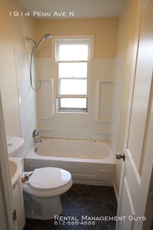 Large 4 Bedroom Home Section 8 1914 Penn Ave N Minneapolis