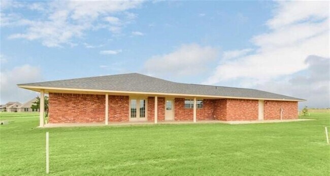 Building Photo - 640 SW Dani Ann Ln