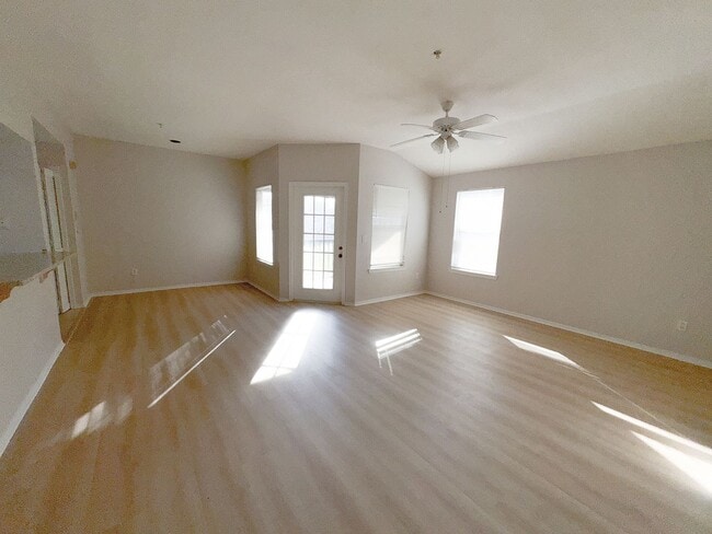 Building Photo - MOVE NOW-Remodeled bathroom & kitchen! NEW VINYL PLANK flooring & fresh paint! 2 bedroom 1 bath c...