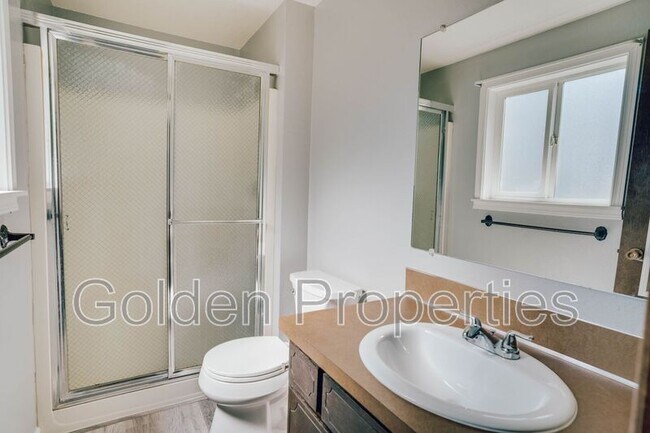 Building Photo - 3703 E Pine Hill Dr