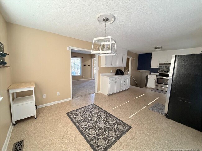 Building Photo - 4946 Pinewood Dr