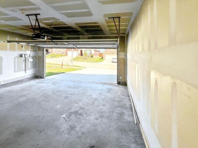 Building Photo - 8729 Heliotrope Ln