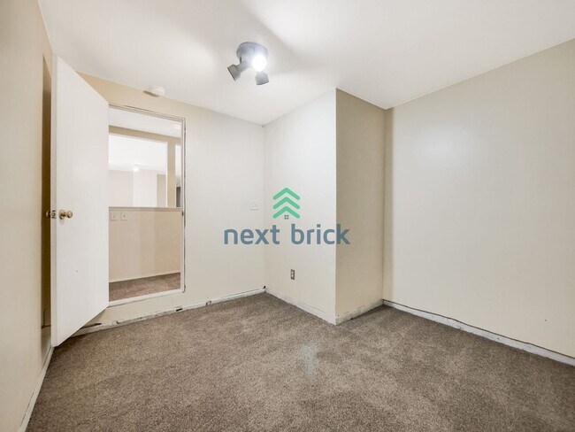 Building Photo - 3 Bed and 1 Bath Single-family Home is Ava...
