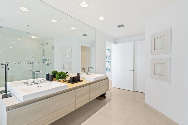 Building Photo - 17111 Biscayne Blvd