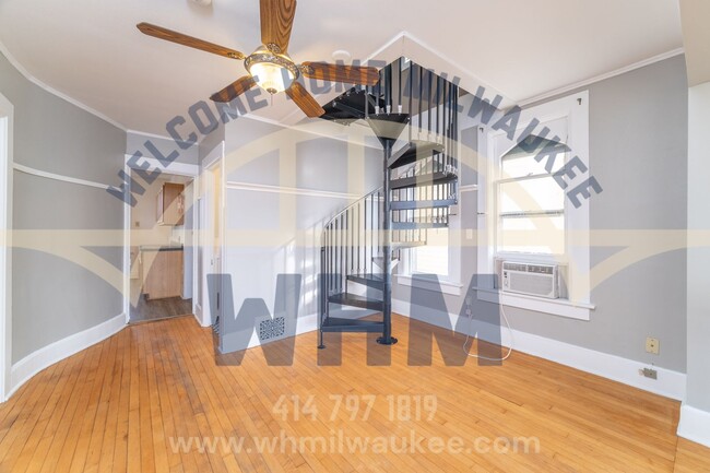 Building Photo - RENT PRICE DROP, APPLY NOW! Beautifully re...