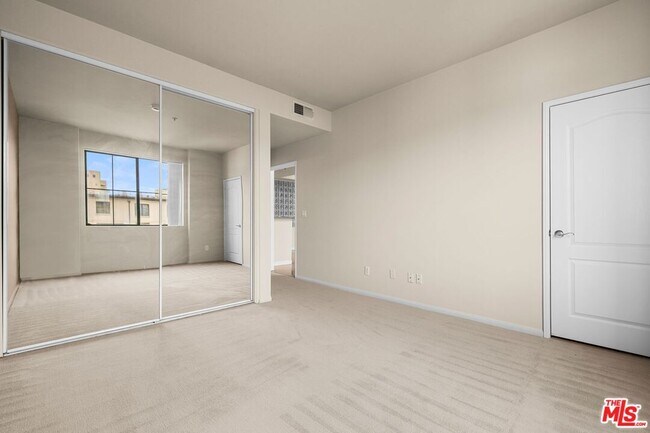 Building Photo - 10275 Missouri Ave