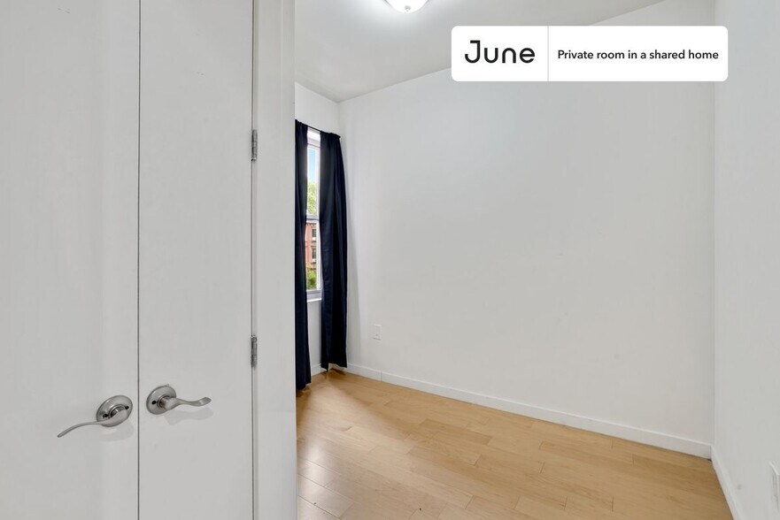 Building Photo - Room in Shared 4 bed/2 bath home