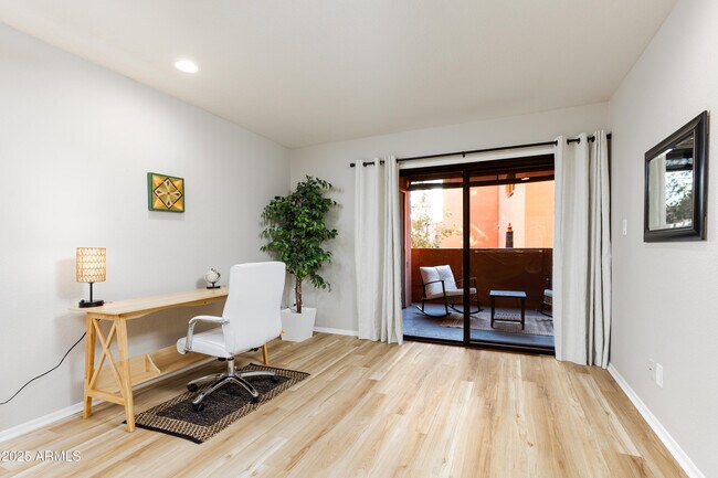 Building Photo - 12222 N Paradise Village Pkwy W