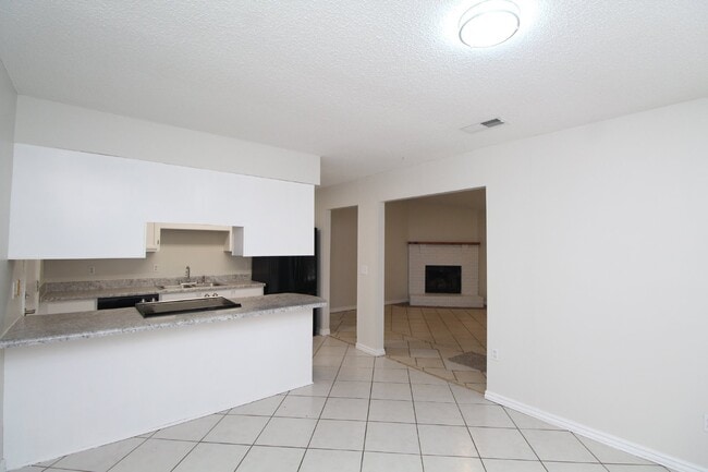 Building Photo - 3BR/2BA Brick Home in Southwest Pensacola ...