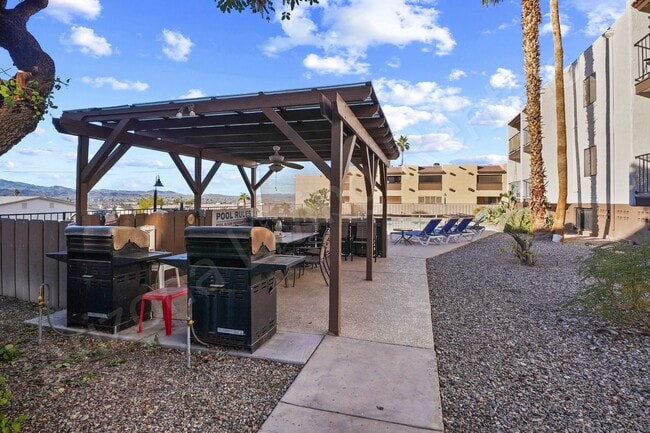 Building Photo - CENTRALLY LOCATED 1 BEDROOM CONDO