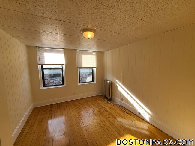 Building Photo - 437 Cambridge St