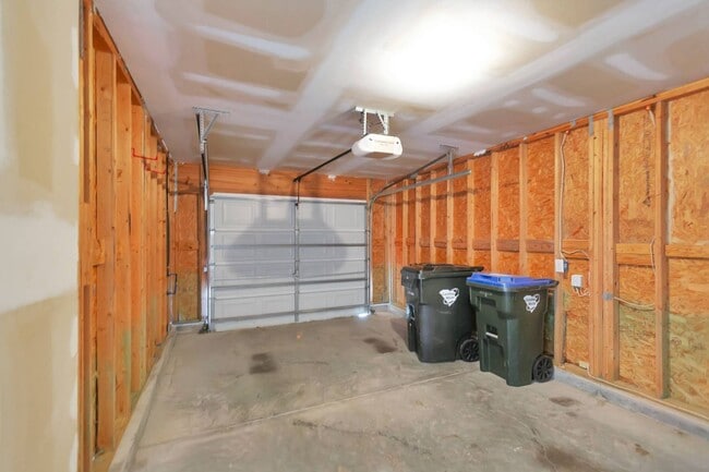 Building Photo - Lakes of Summerville