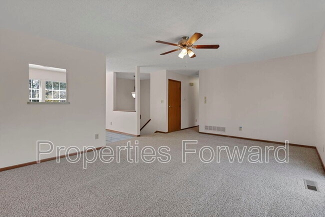 Building Photo - 2246 Shirlene Dr
