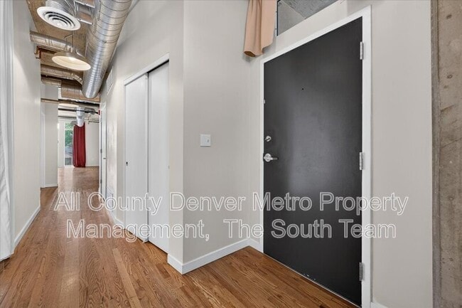Building Photo - 3201 Shoshone St