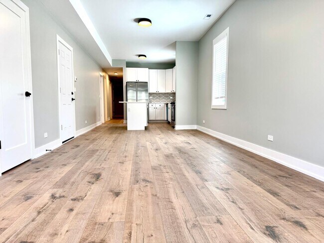 Building Photo - 1709 N Maplewood Ave