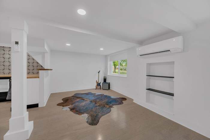 Building Photo - 828 Lemont Dr