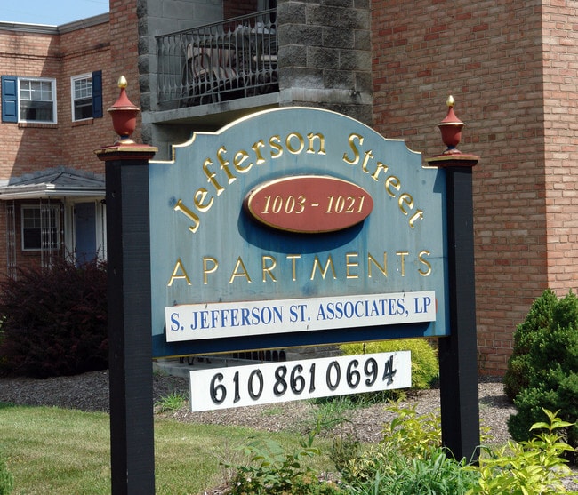 Building Photo - Jefferson Apartments