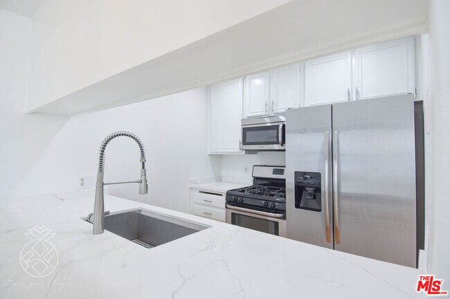 Building Photo - 1727-1727 Glendon Ave