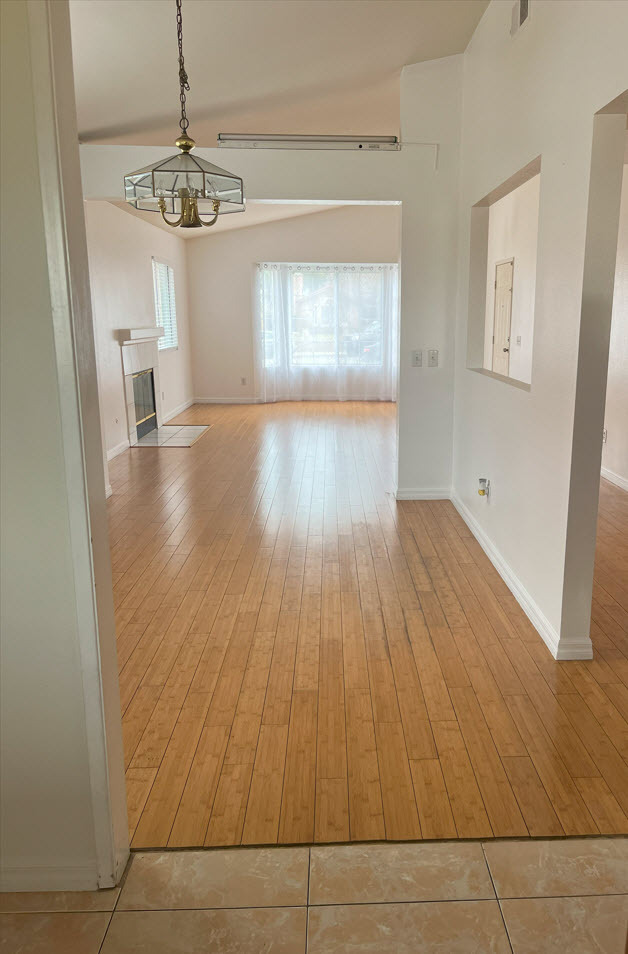 Building Photo - 13985 Ivy Ave