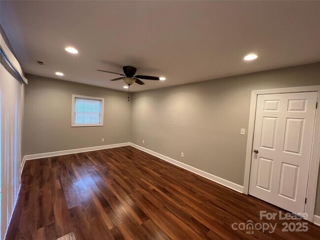 Building Photo - 5908 Amity Pl