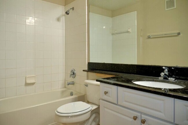 Building Photo - Capri at Hunters Creek - 2 WEEKS RENT FREE...