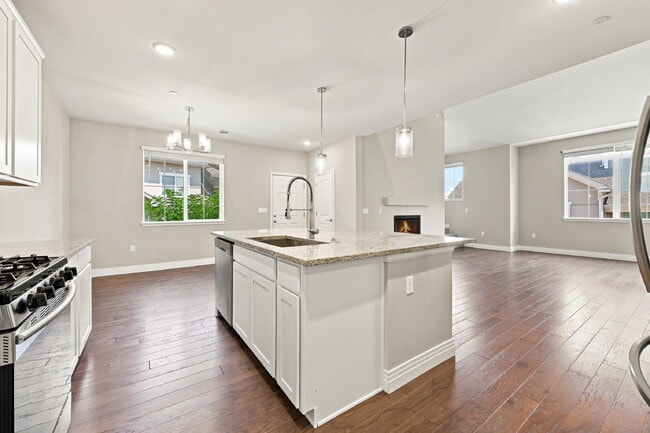 Building Photo - $2,495.95- 3 Bed, 3 Bath Condo in Aurora with In Unit Laundry!