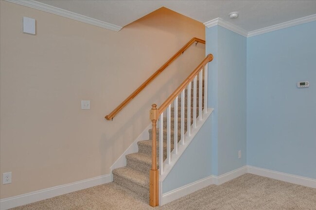 Building Photo - 150 Village Run